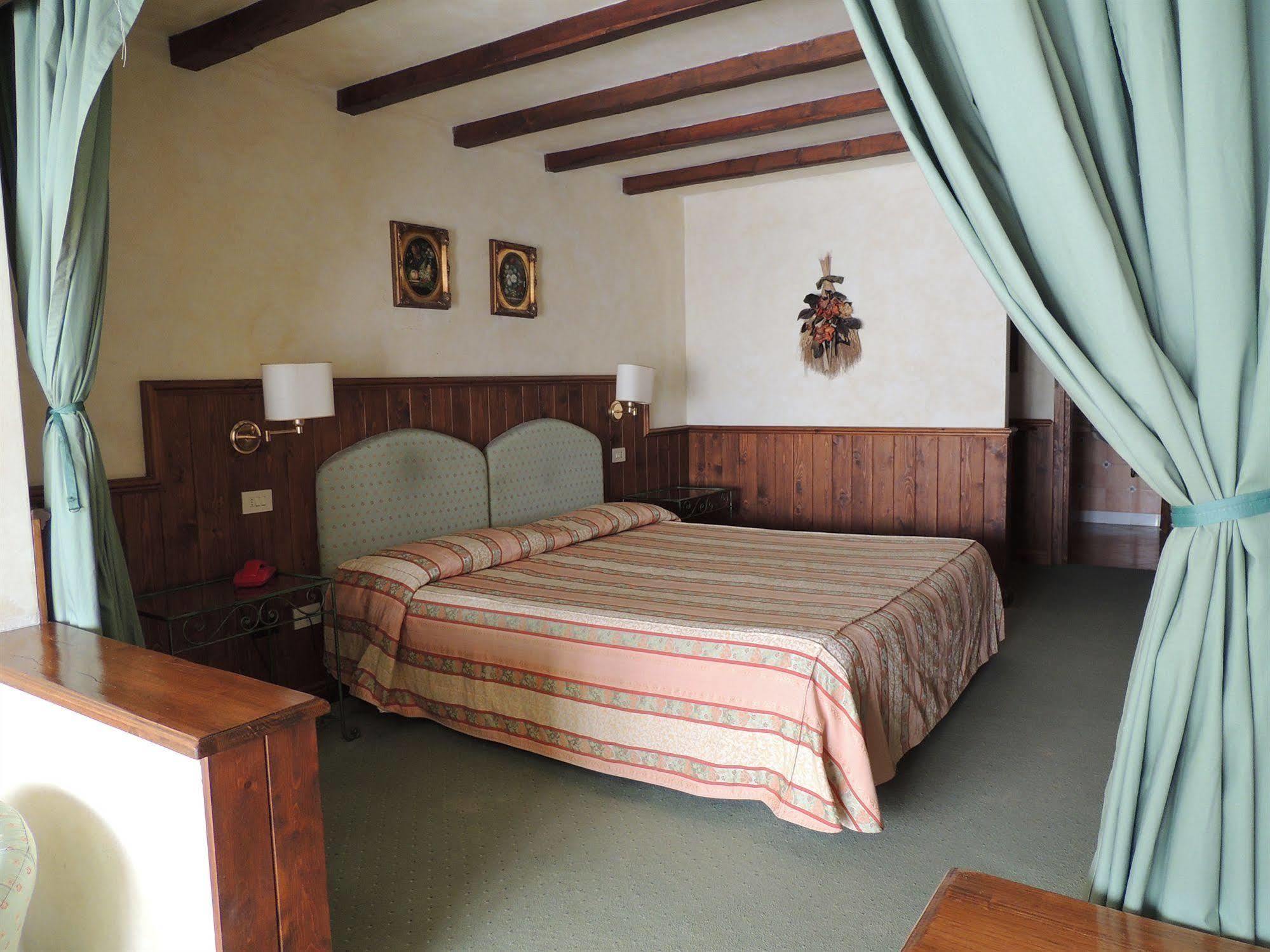 Вілла Country Relais I Due Laghi Анґуїллара-Сабація Екстер'єр фото